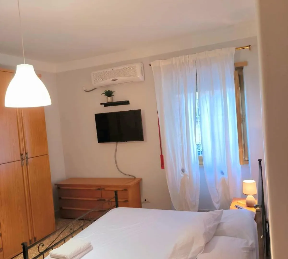 Bilocale In Via Degli Orti Variani contacts